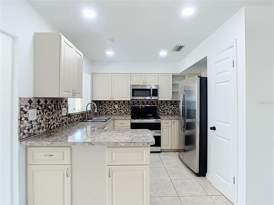 Active With Contract: $219,990 (3 beds, 2 baths, 1555 Square Feet)