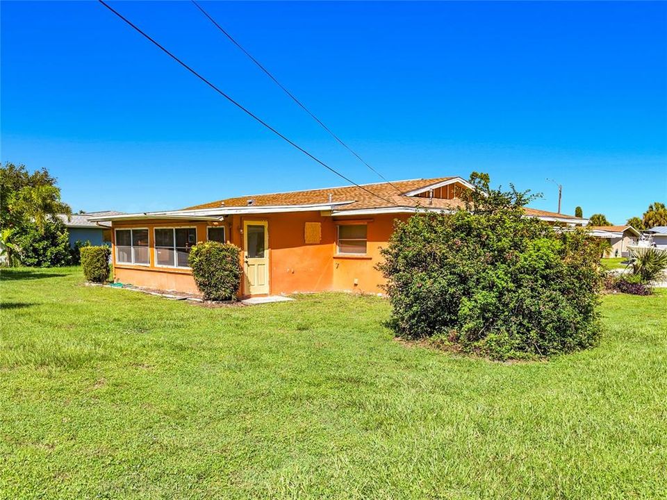 Active With Contract: $219,990 (3 beds, 2 baths, 1555 Square Feet)