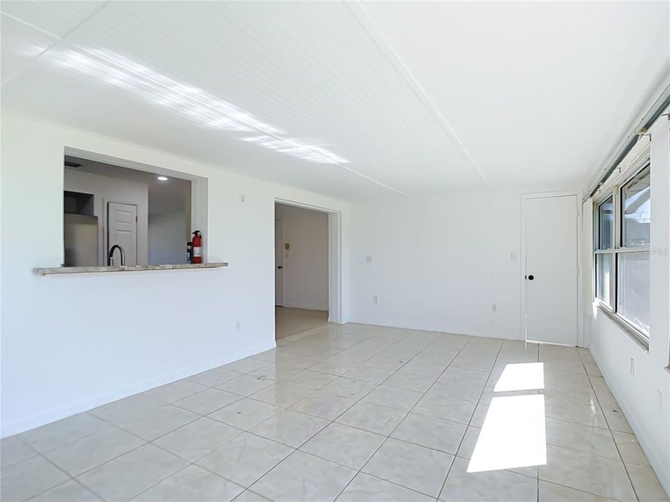 Active With Contract: $219,990 (3 beds, 2 baths, 1555 Square Feet)