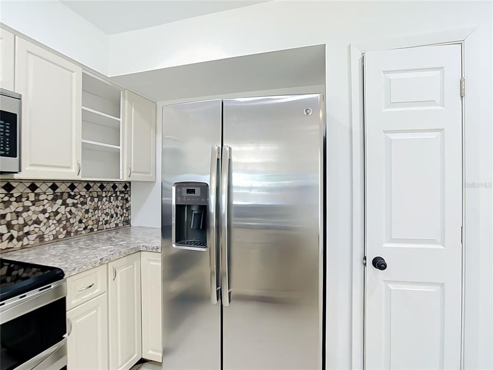 Active With Contract: $219,990 (3 beds, 2 baths, 1555 Square Feet)