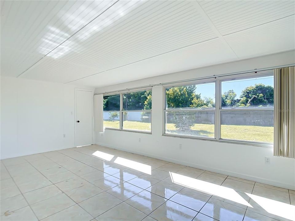 Active With Contract: $219,990 (3 beds, 2 baths, 1555 Square Feet)