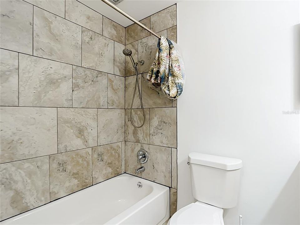 Active With Contract: $219,990 (3 beds, 2 baths, 1555 Square Feet)