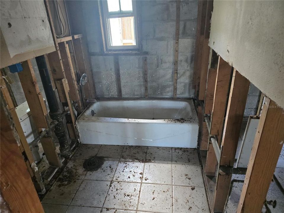 For Sale: $199,900 (3 beds, 2 baths, 1412 Square Feet)