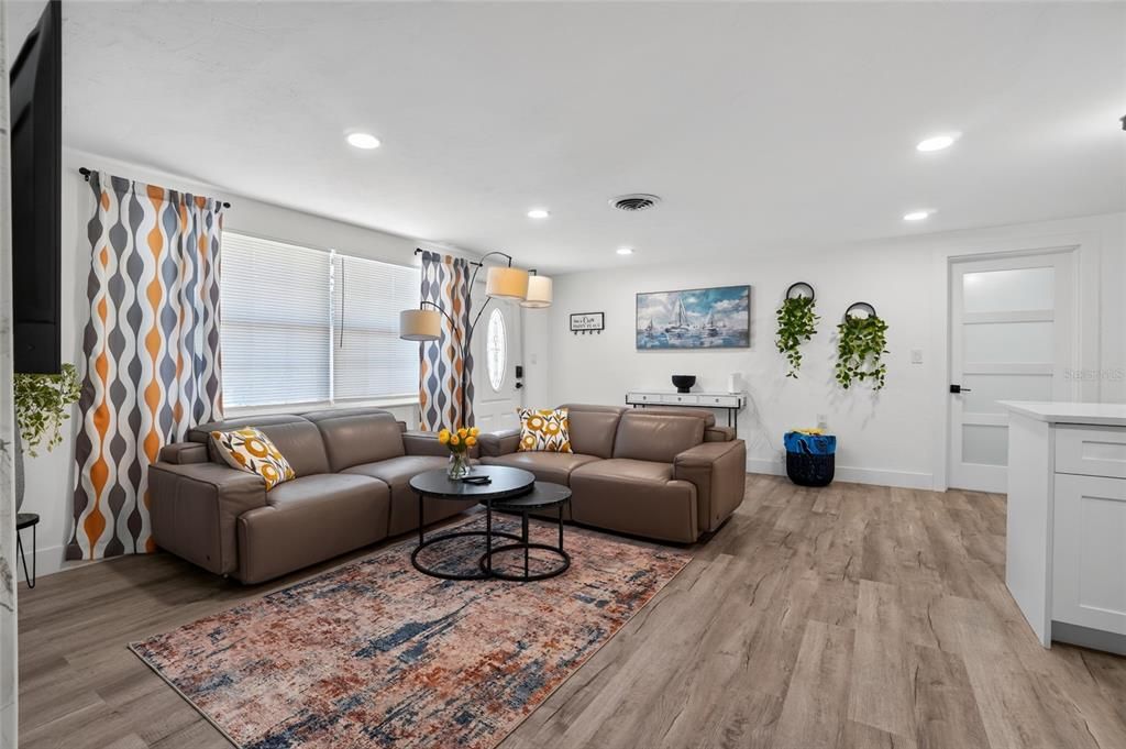 For Sale: $349,000 (3 beds, 2 baths, 1350 Square Feet)