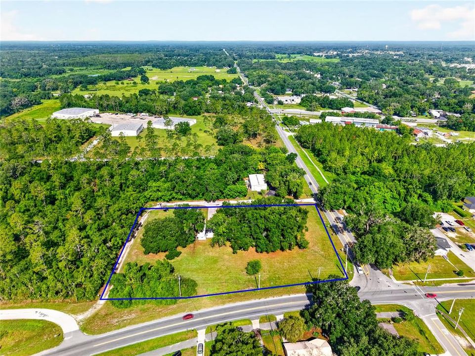 На продажу: $850,000 (2.29 acres)