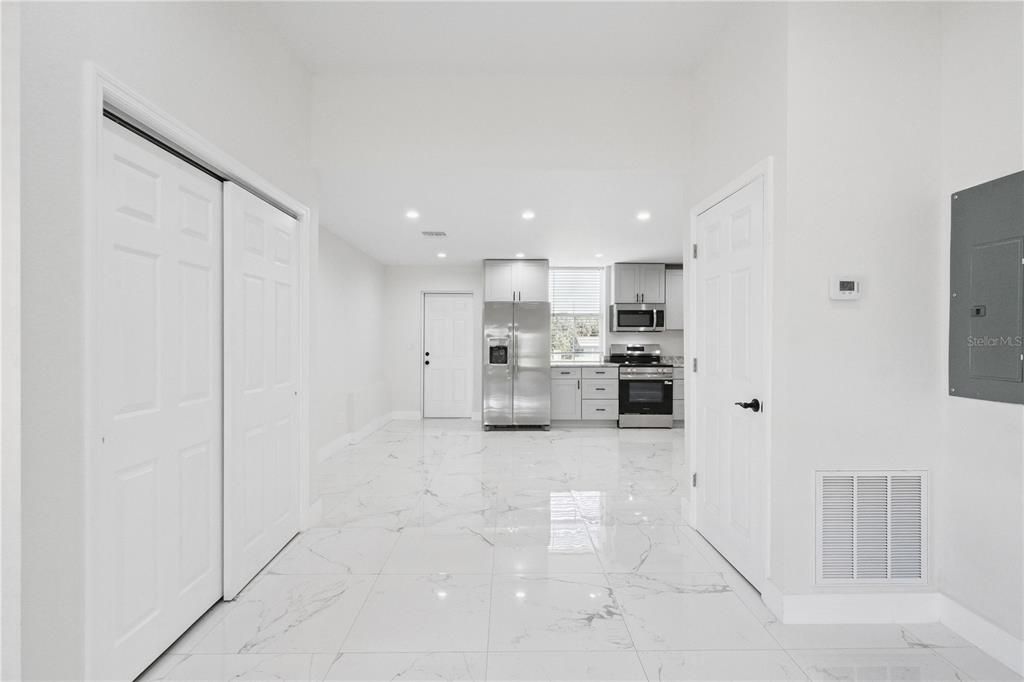 En Venta: $399,900 (4 camas, 4 baños, 2230 Pies cuadrados)