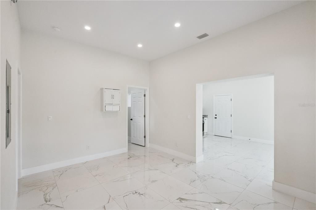 En Venta: $399,900 (4 camas, 4 baños, 2230 Pies cuadrados)