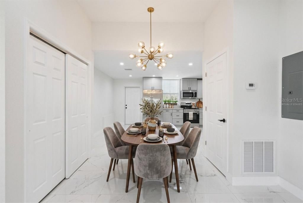 En Venta: $399,900 (4 camas, 4 baños, 2230 Pies cuadrados)