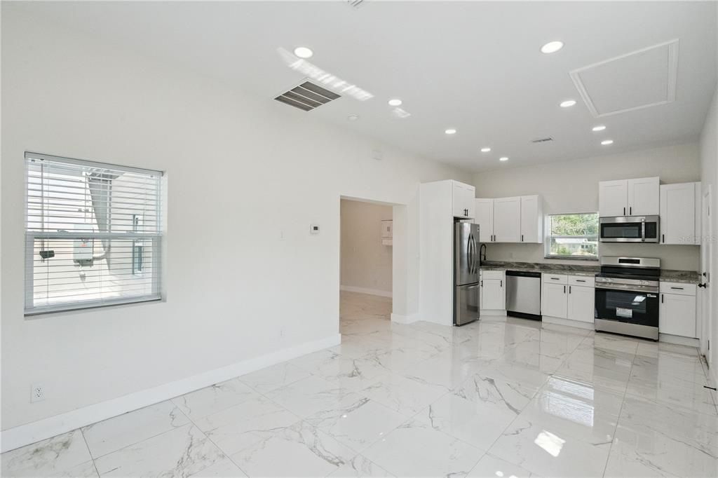 En Venta: $399,900 (4 camas, 4 baños, 2230 Pies cuadrados)