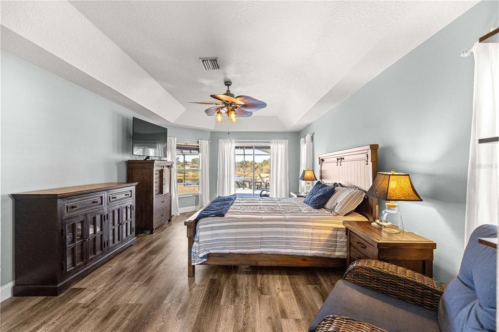 For Sale: $555,000 (4 beds, 2 baths, 2076 Square Feet)