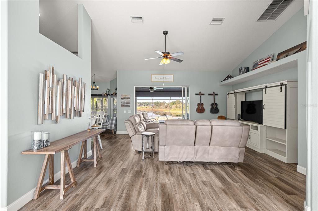 For Sale: $555,000 (4 beds, 2 baths, 2076 Square Feet)