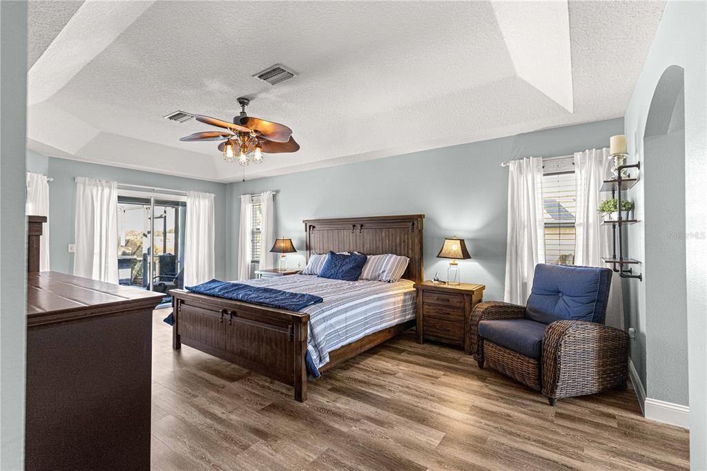 For Sale: $555,000 (4 beds, 2 baths, 2076 Square Feet)
