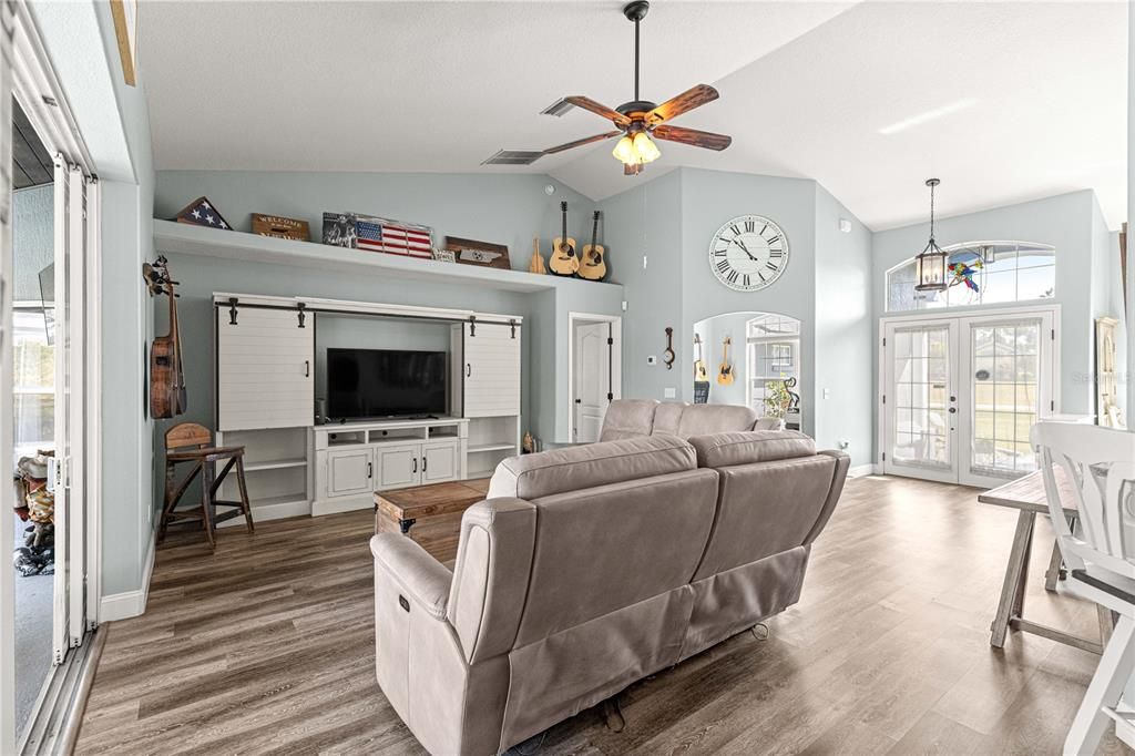 For Sale: $555,000 (4 beds, 2 baths, 2076 Square Feet)