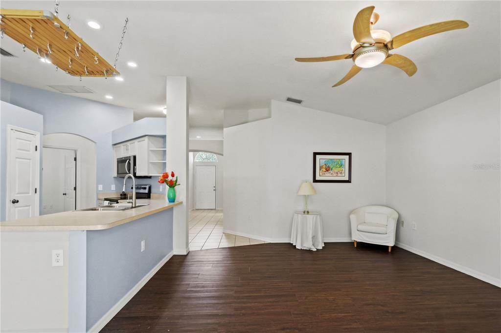 En Venta: $375,000 (4 camas, 2 baños, 1486 Pies cuadrados)
