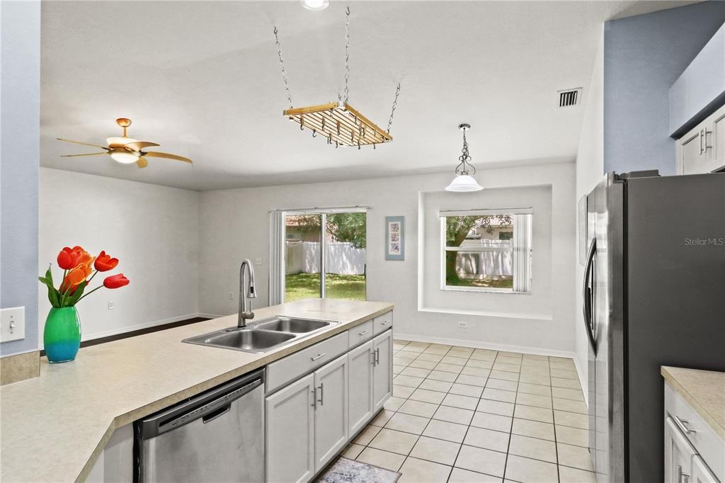 En Venta: $375,000 (4 camas, 2 baños, 1486 Pies cuadrados)