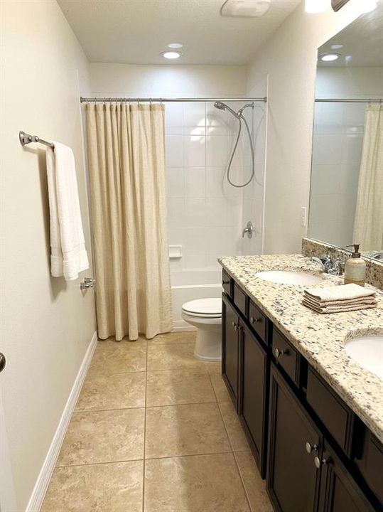 En Venta: $560,000 (4 camas, 2 baños, 2596 Pies cuadrados)