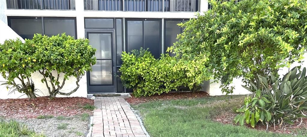 For Sale: $125,000 (2 beds, 2 baths, 1178 Square Feet)
