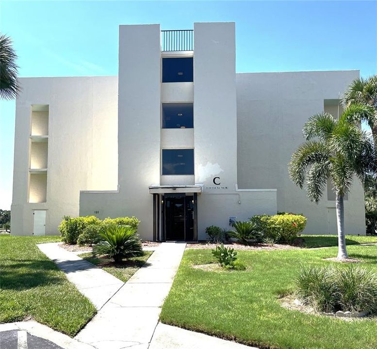 For Sale: $125,000 (2 beds, 2 baths, 1178 Square Feet)
