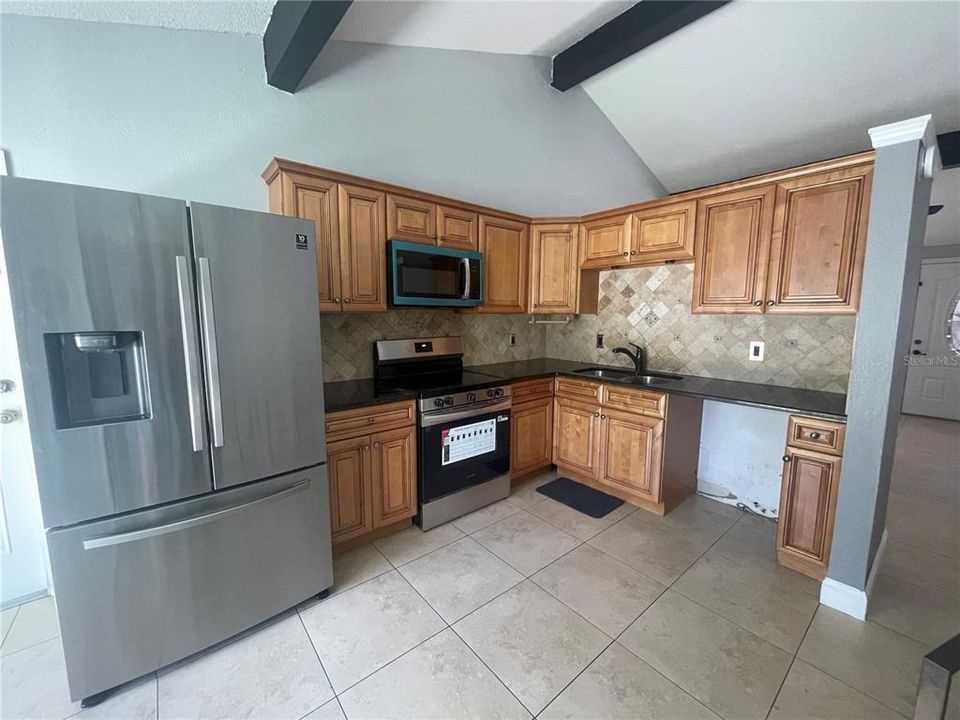 For Rent: $2,300 (3 beds, 2 baths, 1076 Square Feet)