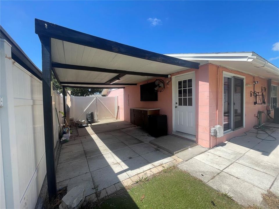 For Rent: $2,300 (3 beds, 2 baths, 1076 Square Feet)