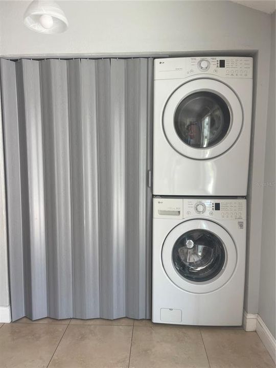 For Rent: $2,300 (3 beds, 2 baths, 1076 Square Feet)