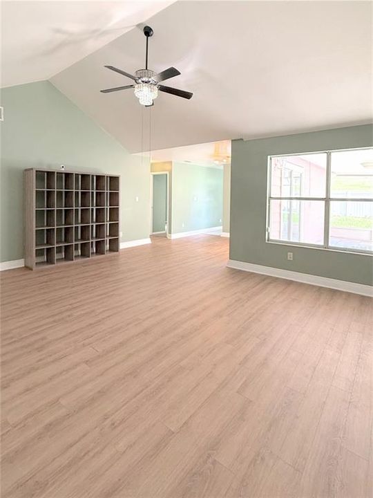 For Sale: $319,000 (3 beds, 2 baths, 1221 Square Feet)