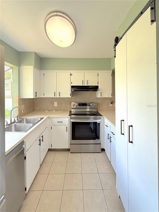 For Sale: $319,000 (3 beds, 2 baths, 1221 Square Feet)