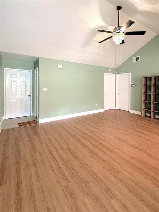 For Sale: $319,000 (3 beds, 2 baths, 1221 Square Feet)