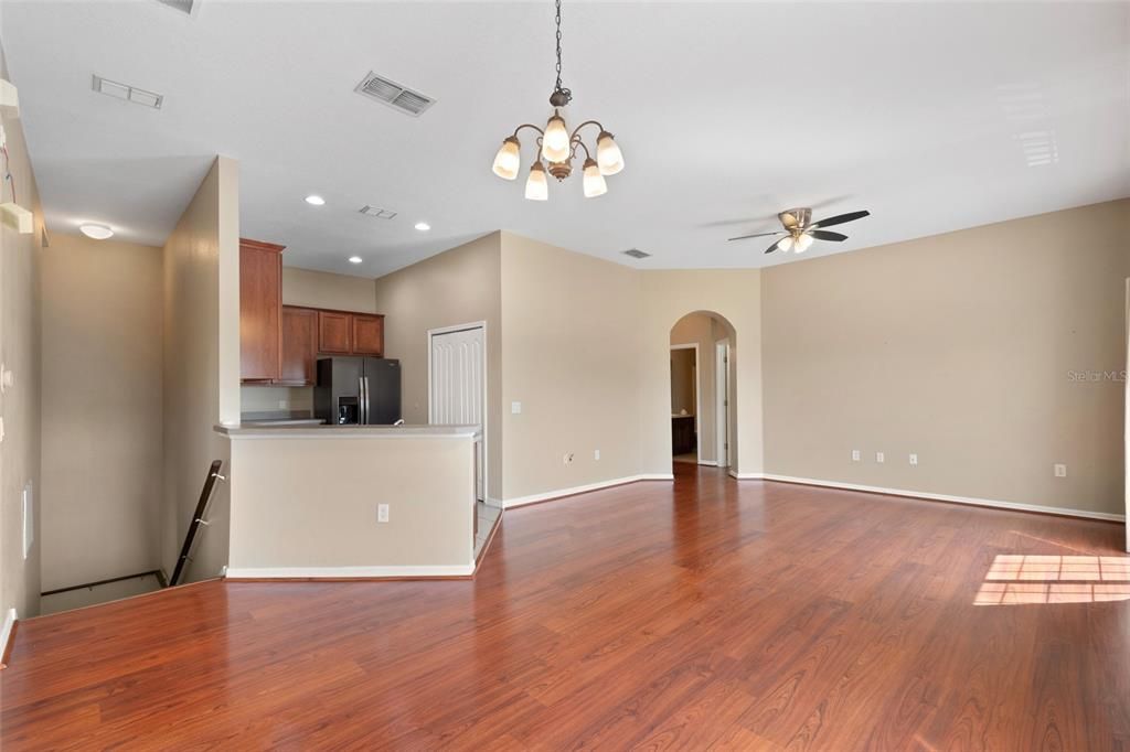 For Sale: $205,000 (2 beds, 2 baths, 1259 Square Feet)