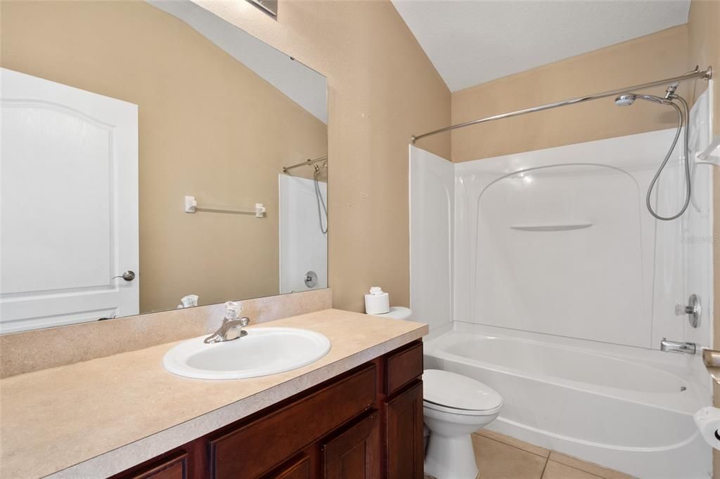 For Sale: $205,000 (2 beds, 2 baths, 1259 Square Feet)