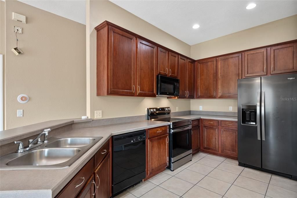For Sale: $205,000 (2 beds, 2 baths, 1259 Square Feet)
