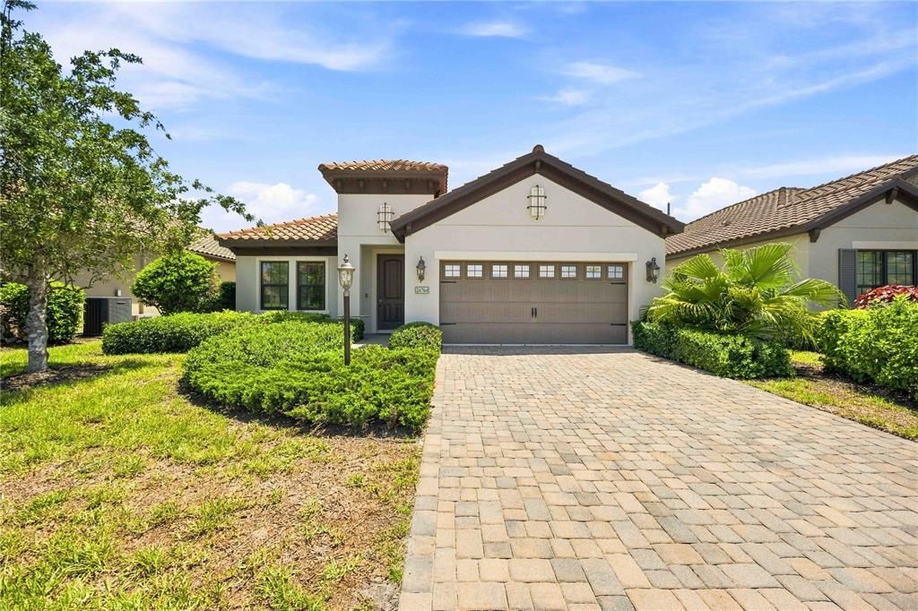For Sale: $450,000 (3 beds, 2 baths, 1812 Square Feet)