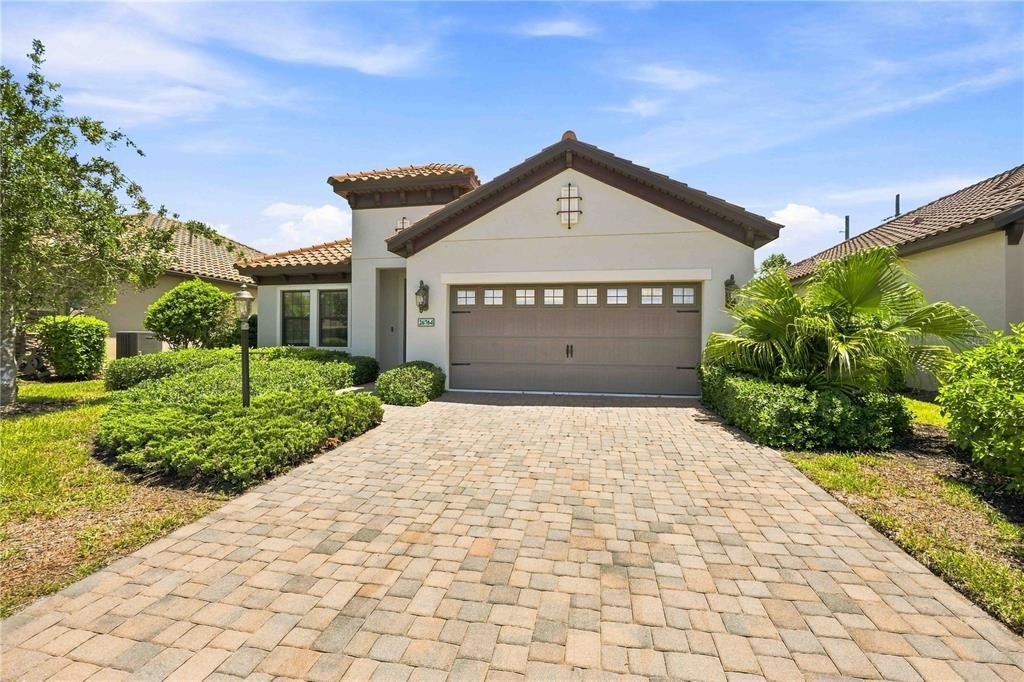 For Sale: $450,000 (3 beds, 2 baths, 1812 Square Feet)