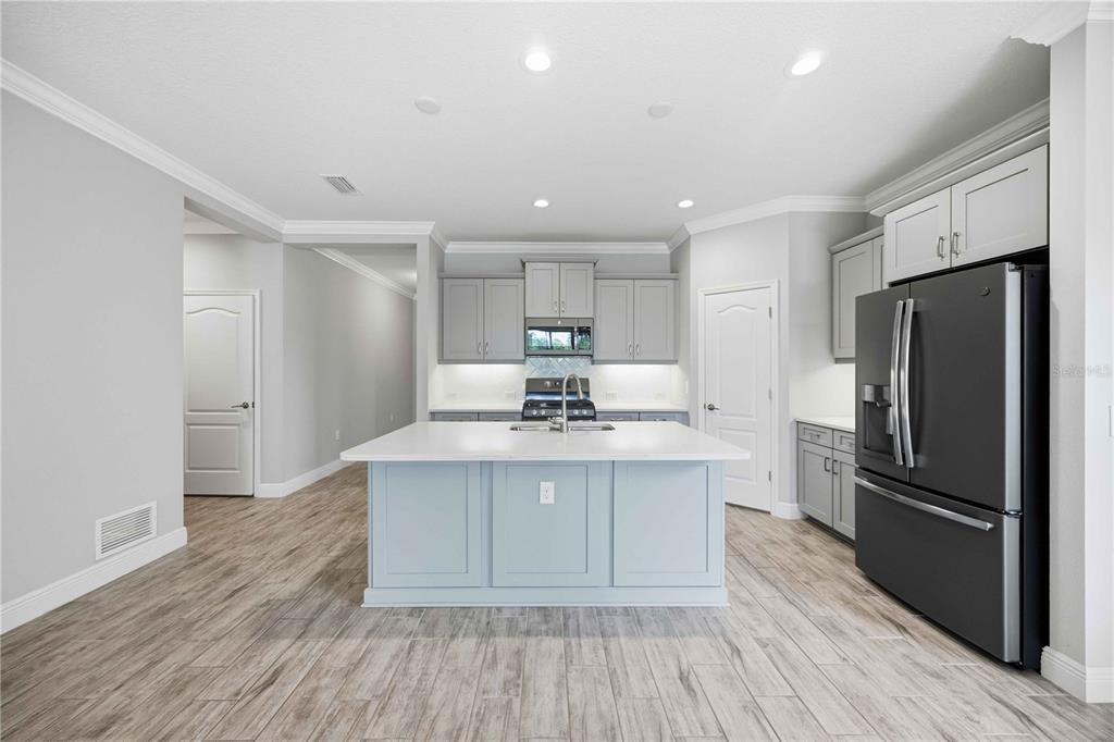For Sale: $450,000 (3 beds, 2 baths, 1812 Square Feet)