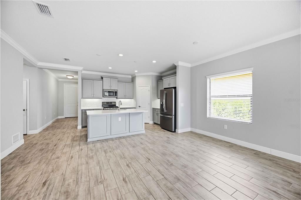 For Sale: $450,000 (3 beds, 2 baths, 1812 Square Feet)
