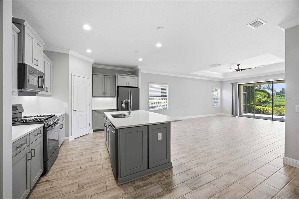 For Sale: $450,000 (3 beds, 2 baths, 1812 Square Feet)