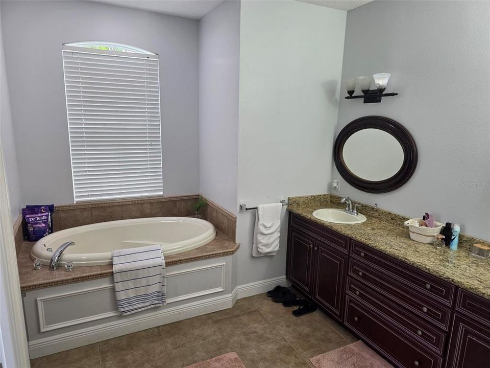 For Sale: $499,900 (3 beds, 2 baths, 1734 Square Feet)