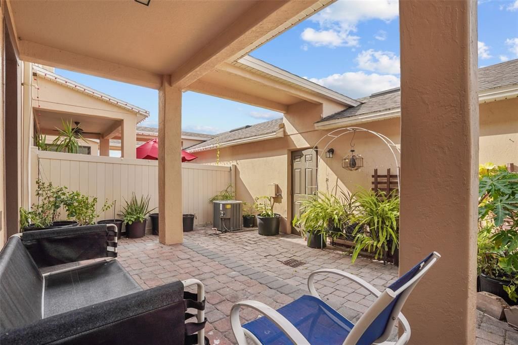 For Rent: $2,600 (3 beds, 2 baths, 1940 Square Feet)