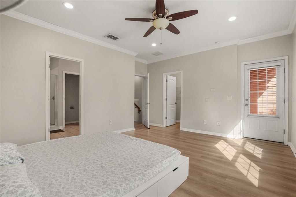 For Rent: $2,600 (3 beds, 2 baths, 1940 Square Feet)