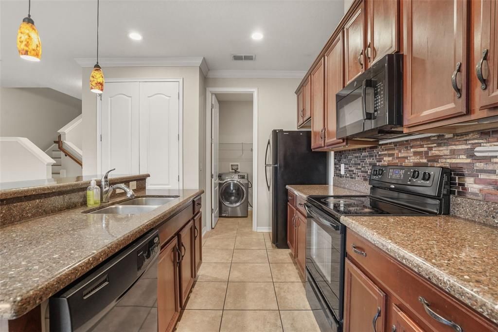 For Rent: $2,600 (3 beds, 2 baths, 1940 Square Feet)
