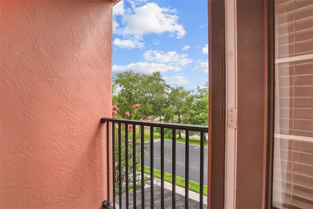 For Rent: $2,600 (3 beds, 2 baths, 1940 Square Feet)