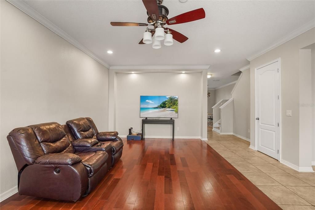 For Rent: $2,600 (3 beds, 2 baths, 1940 Square Feet)
