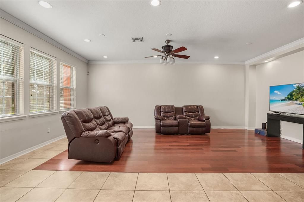 For Rent: $2,600 (3 beds, 2 baths, 1940 Square Feet)