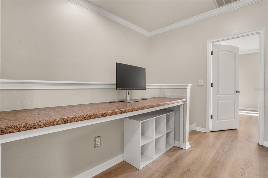 For Rent: $2,600 (3 beds, 2 baths, 1940 Square Feet)