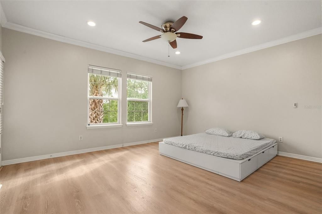 For Rent: $2,600 (3 beds, 2 baths, 1940 Square Feet)