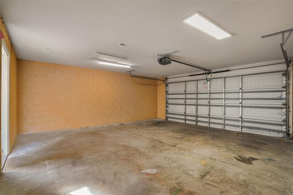 For Rent: $2,600 (3 beds, 2 baths, 1940 Square Feet)