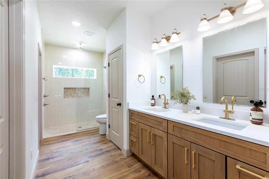 For Sale: $339,900 (3 beds, 2 baths, 1472 Square Feet)