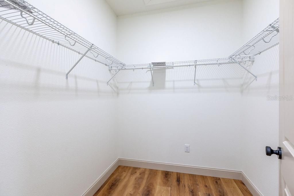 For Sale: $339,900 (3 beds, 2 baths, 1472 Square Feet)