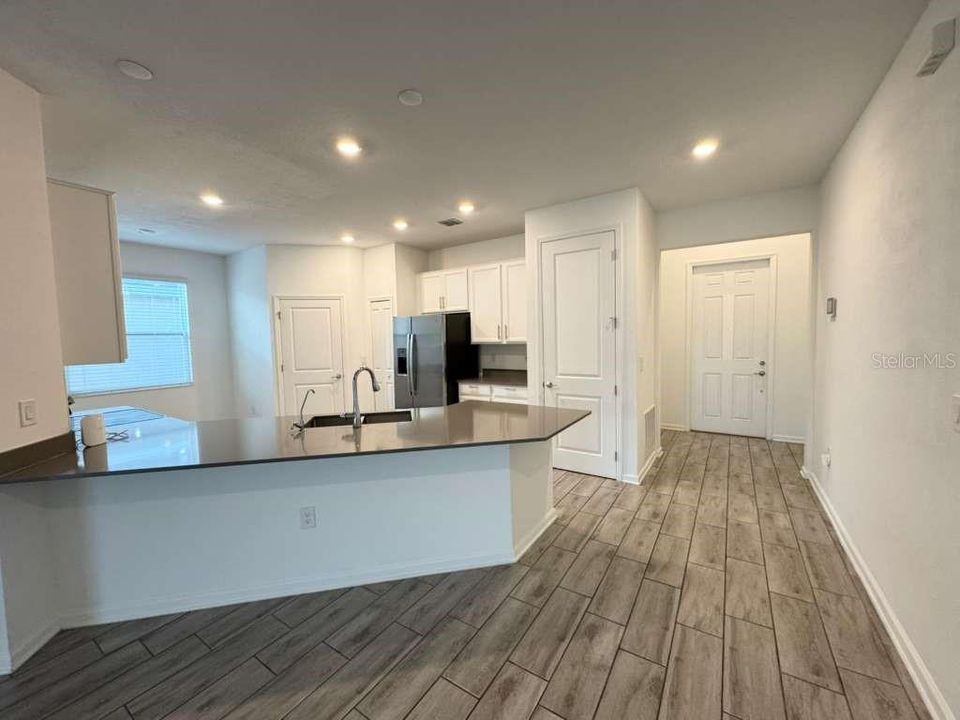 For Rent: $2,400 (4 beds, 2 baths, 1750 Square Feet)