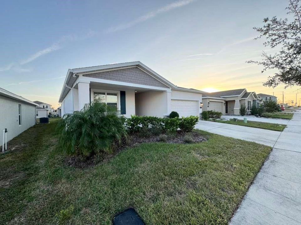 For Rent: $2,400 (4 beds, 2 baths, 1750 Square Feet)